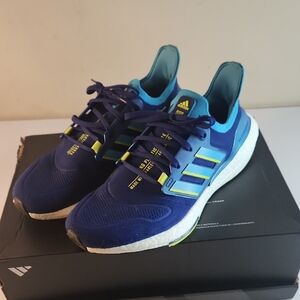 Utraboost 22 Adidas Navy,Teal and Yellow trim.